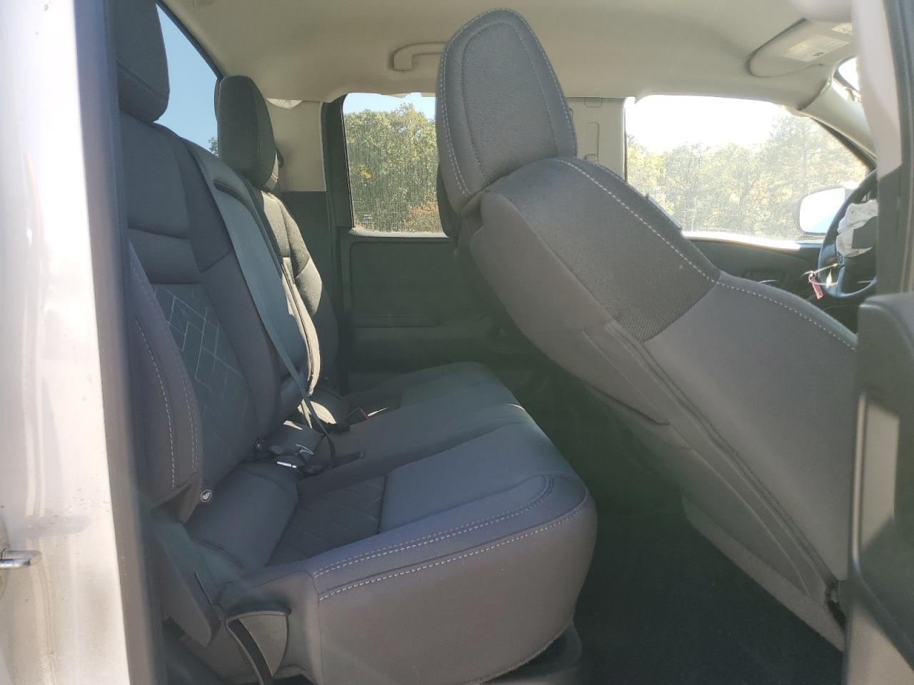 Nissan Frontier Sv Image 8