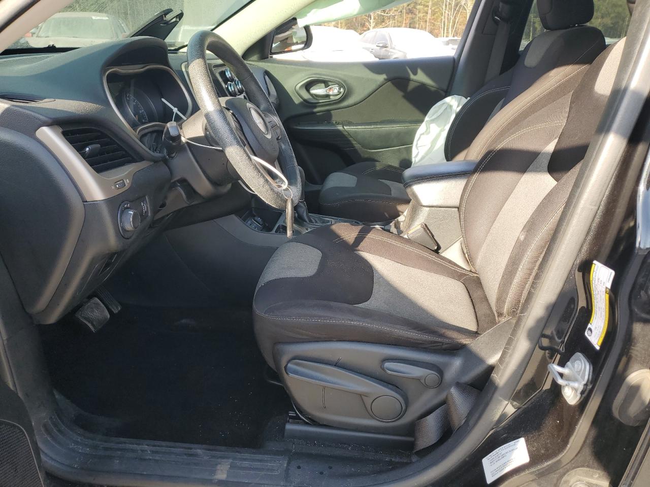 Jeep Grand Cherokee Sport Image 10