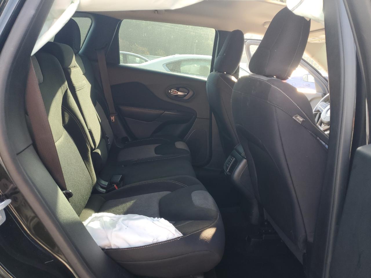 Jeep Grand Cherokee Sport Image 9