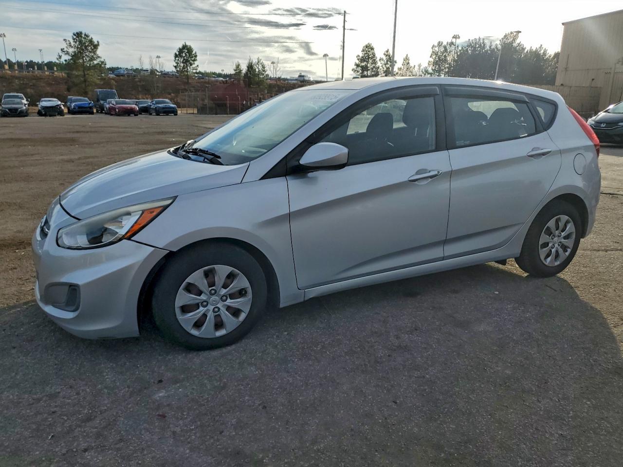Hyundai ACCENT Se Image 1