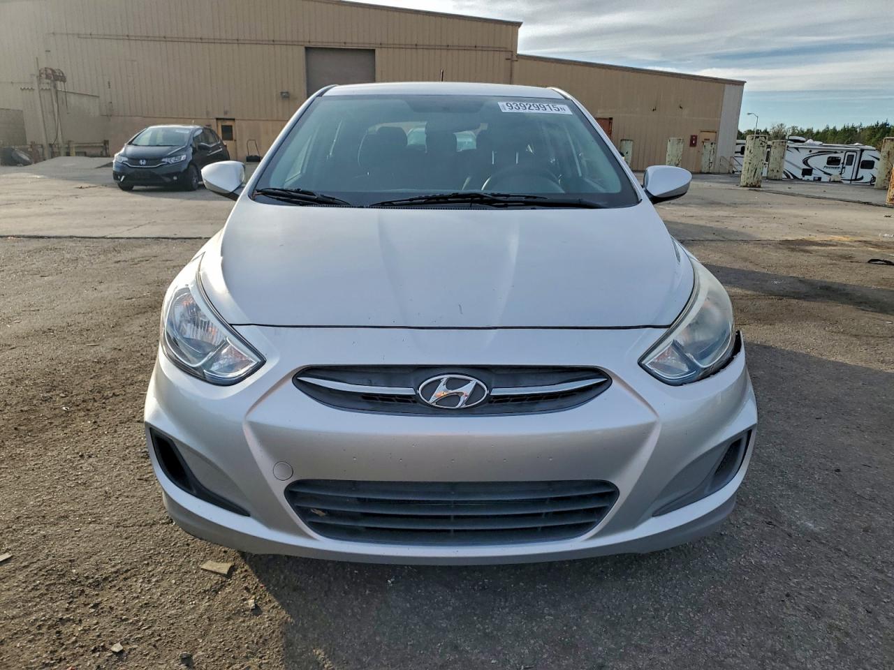 Hyundai ACCENT Se Image 2