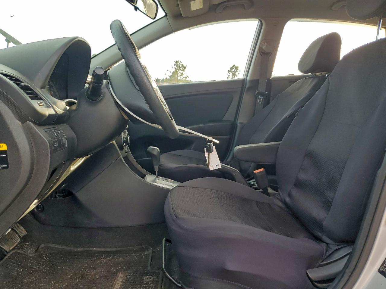 Hyundai ACCENT Se Image 8