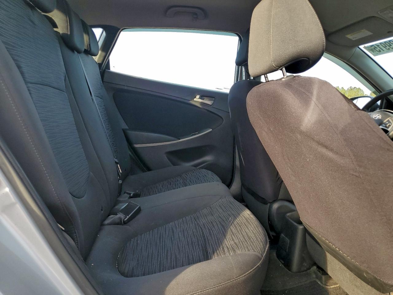 Hyundai ACCENT Se Image 7