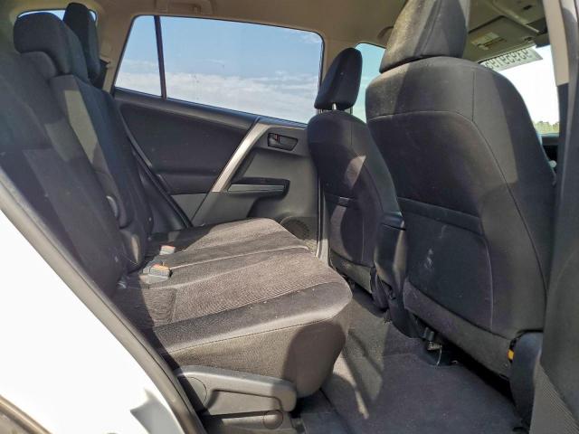 Toyota RAV4 Le Image 10