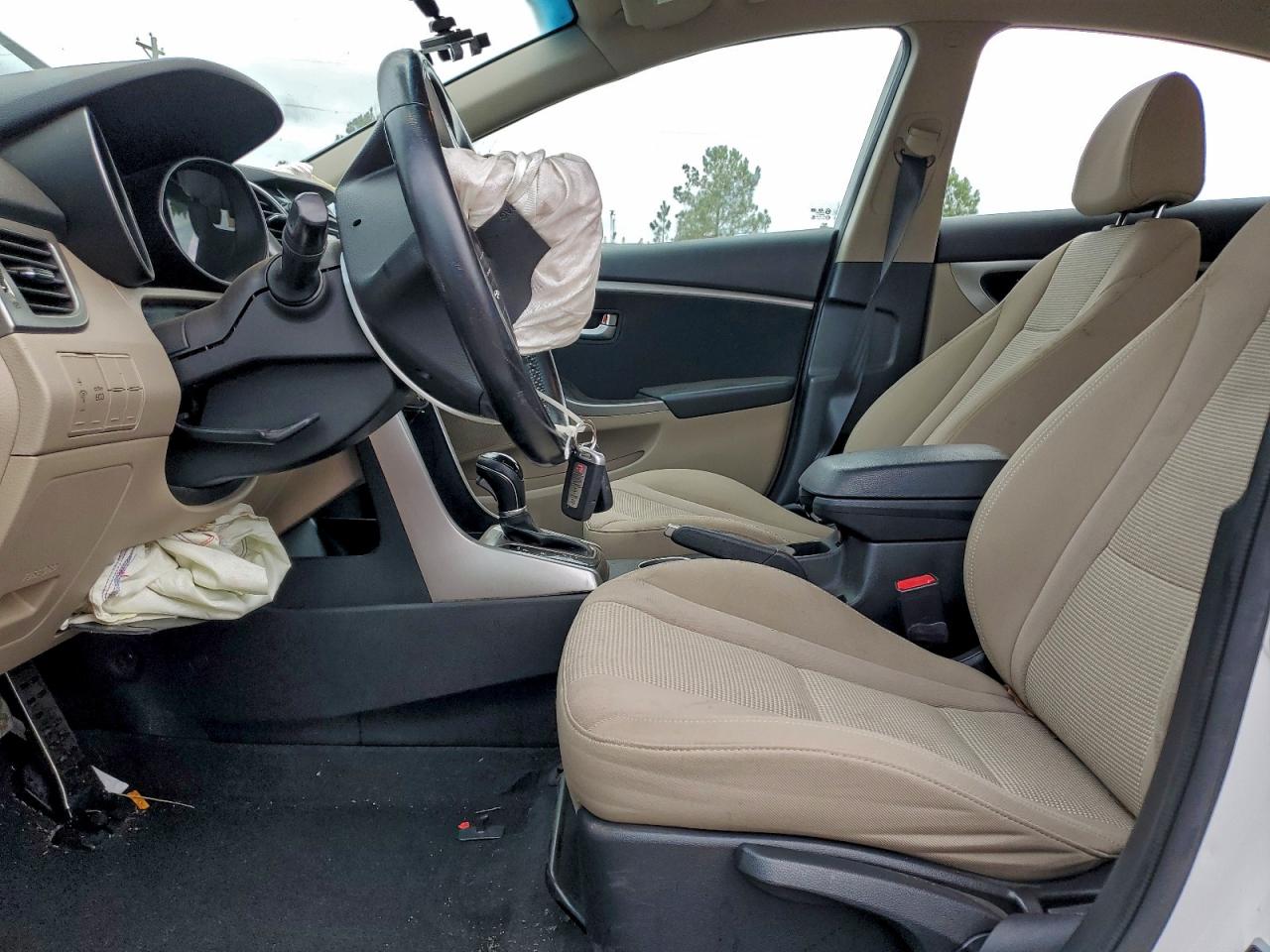 Hyundai ELANTRA Image 8