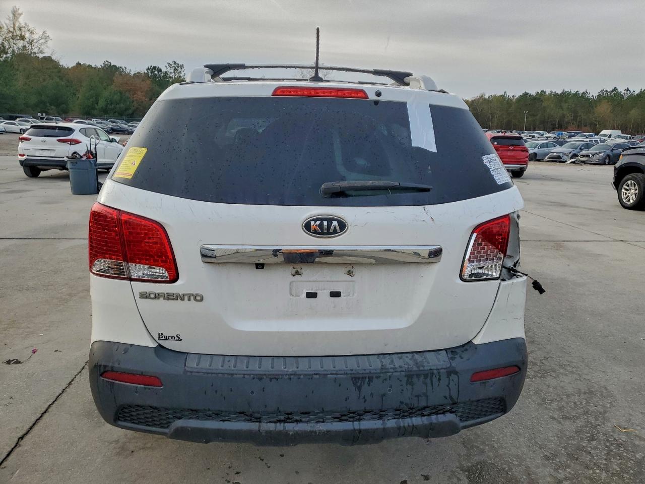 Kia Sorento Base Image 2