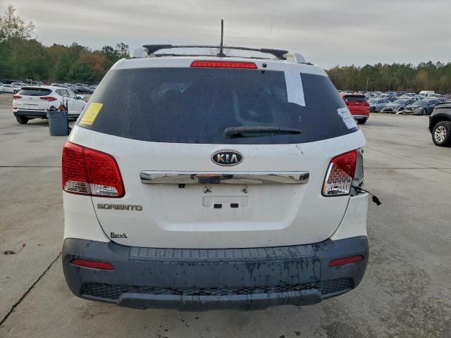 Kia Sorento Base Image 2