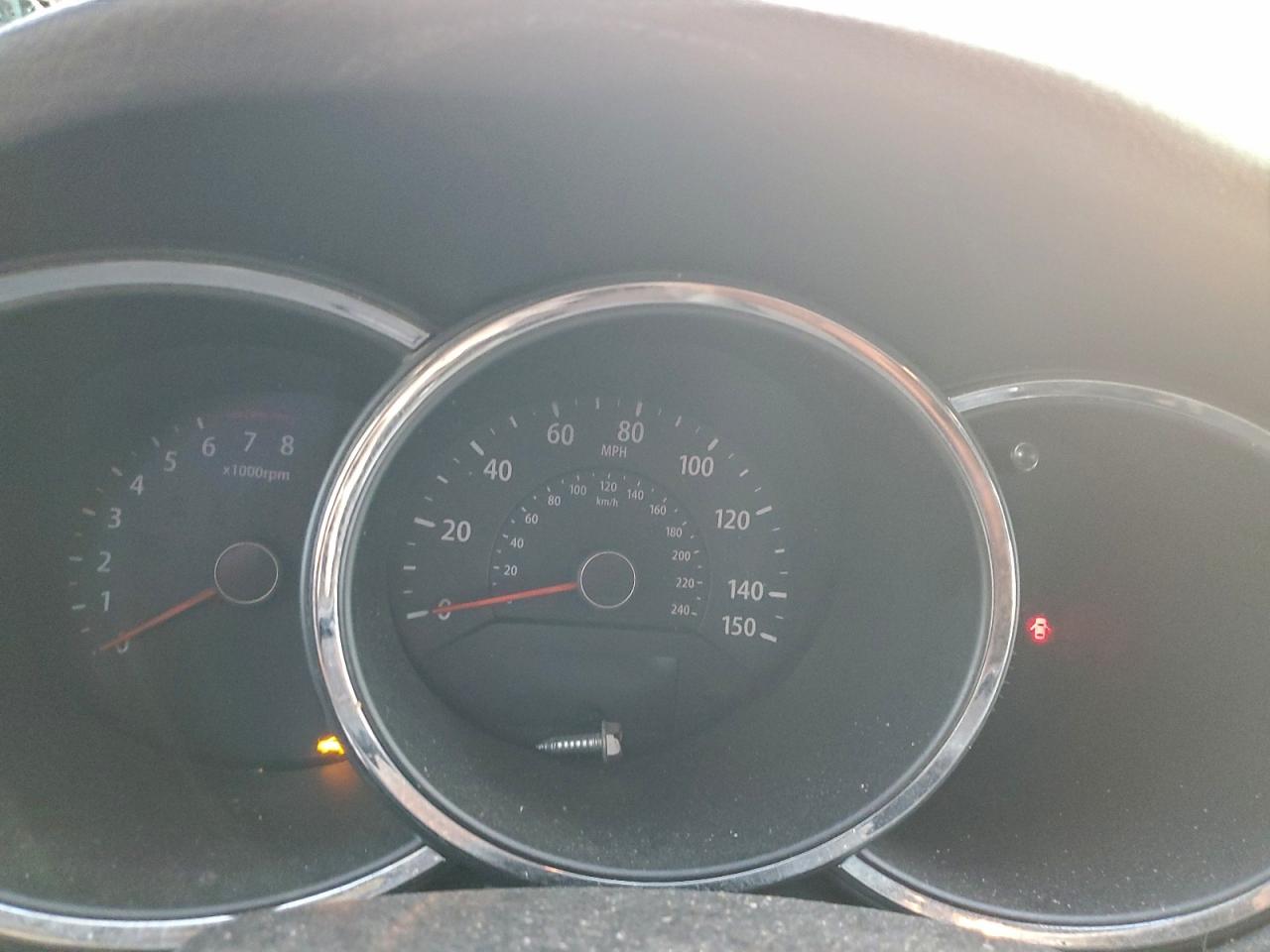 Kia Sorento Base Image 5