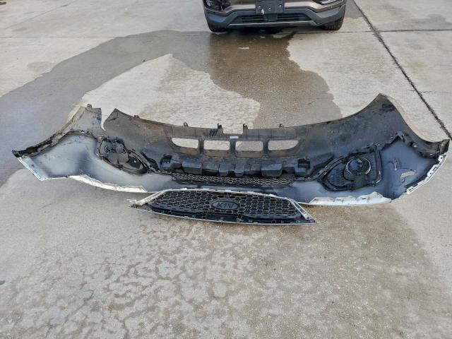 Kia Sorento Base Image 3