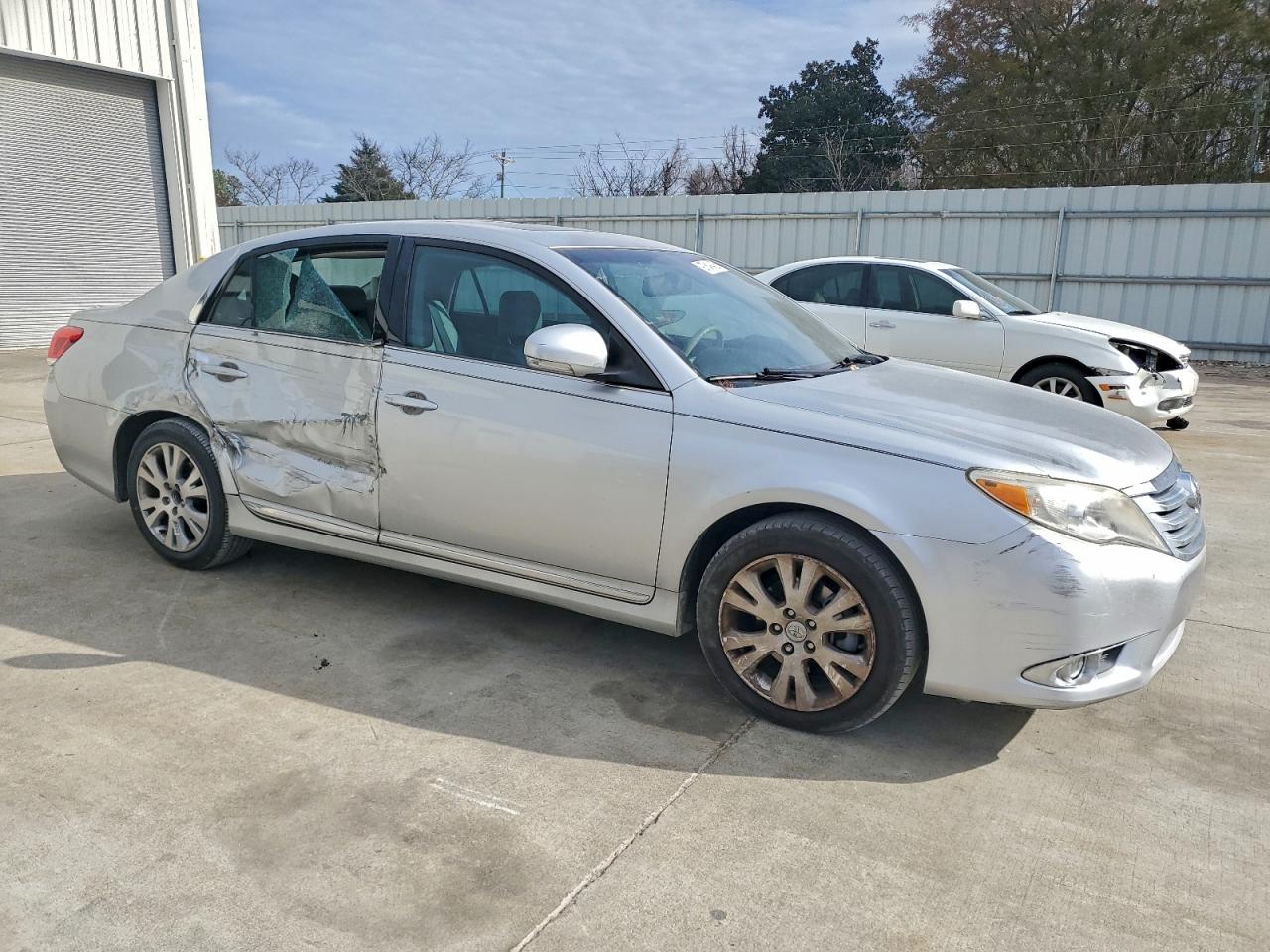 Toyota Avalon Base Image 2