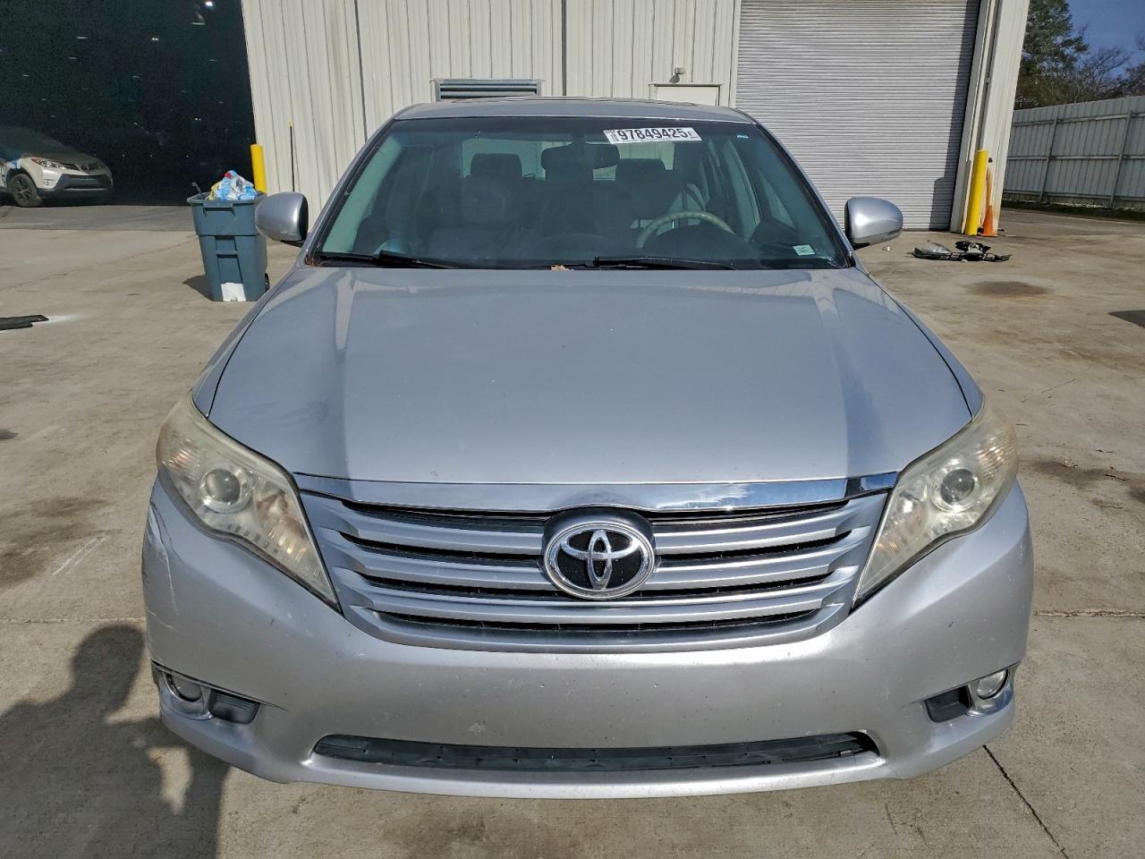 Toyota Avalon Base Image 9