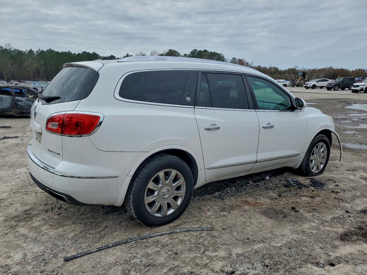 Buick Enclave Image 2