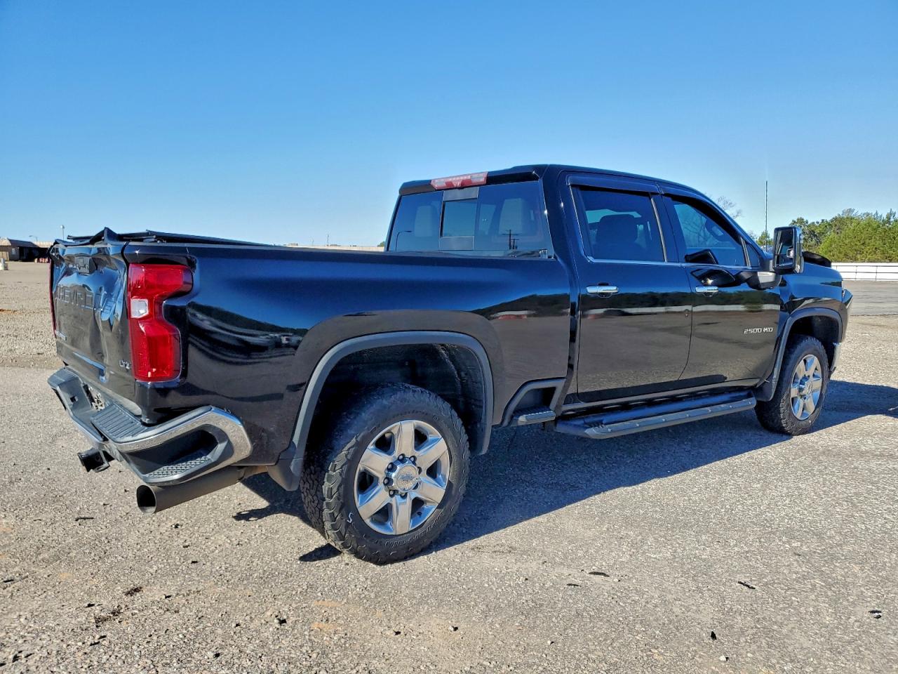 Chevrolet Silverado K2500 Heavy Duty Ltz Image 2