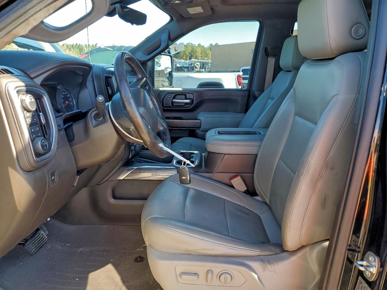 Chevrolet Silverado K2500 Heavy Duty Ltz Image 6