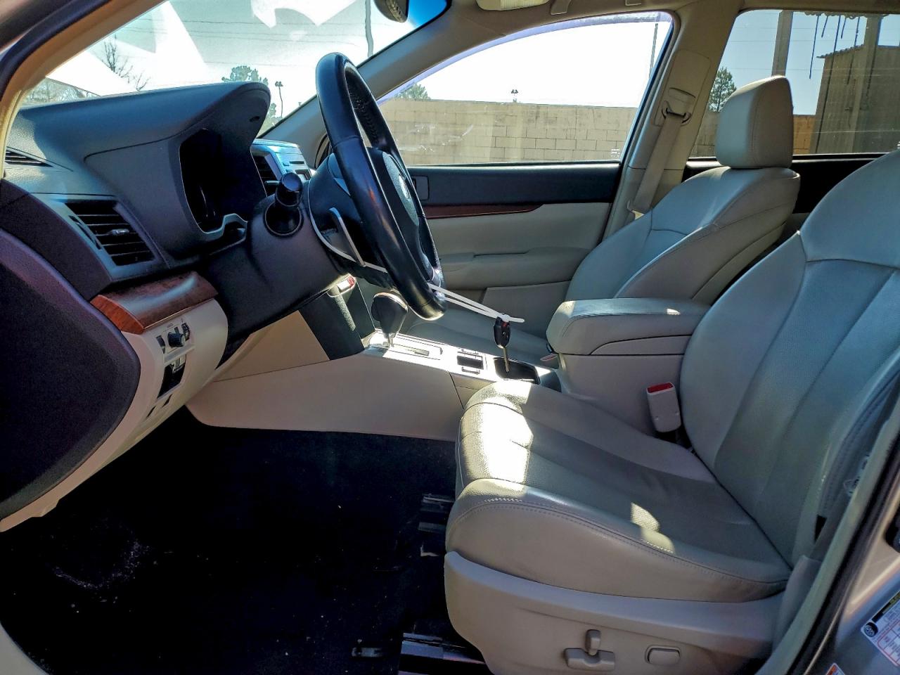 Subaru Outback 2.5i Limited Image 9