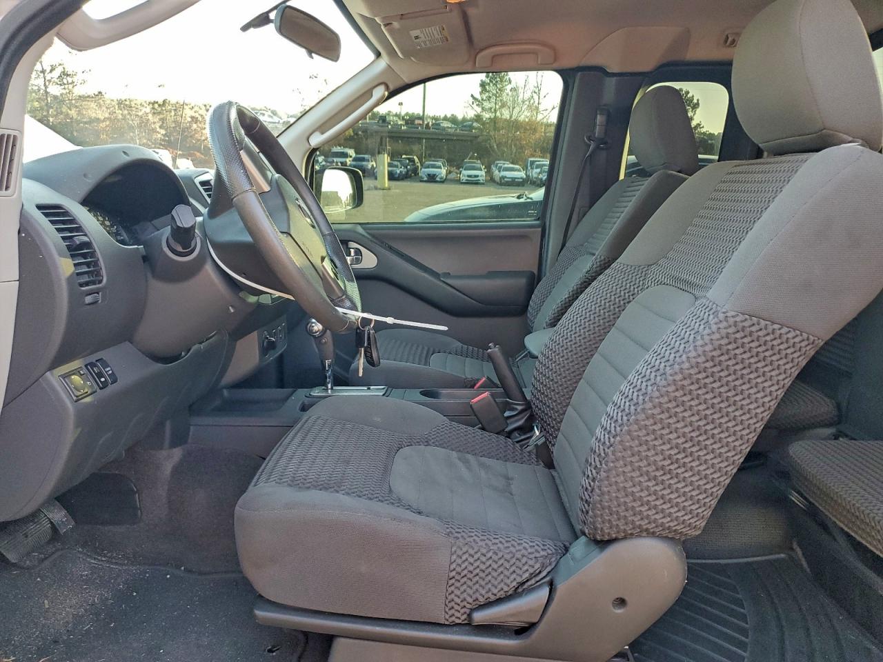 Nissan Frontier King Cab Se Image 2