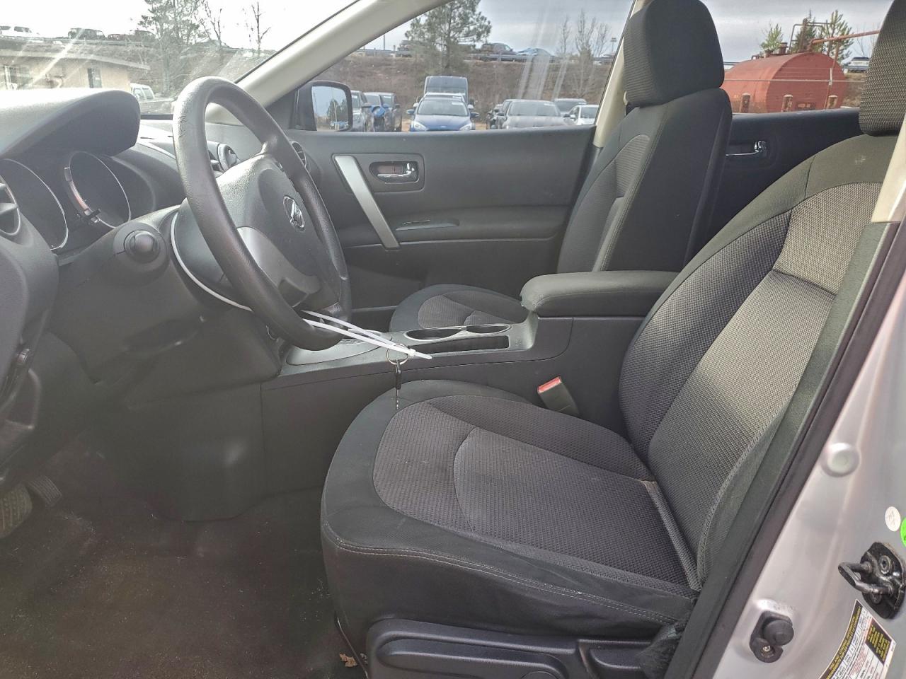 Nissan Rogue S Image 4