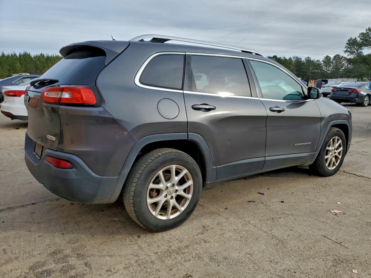 Jeep Grand Cherokee Latitude Image 4