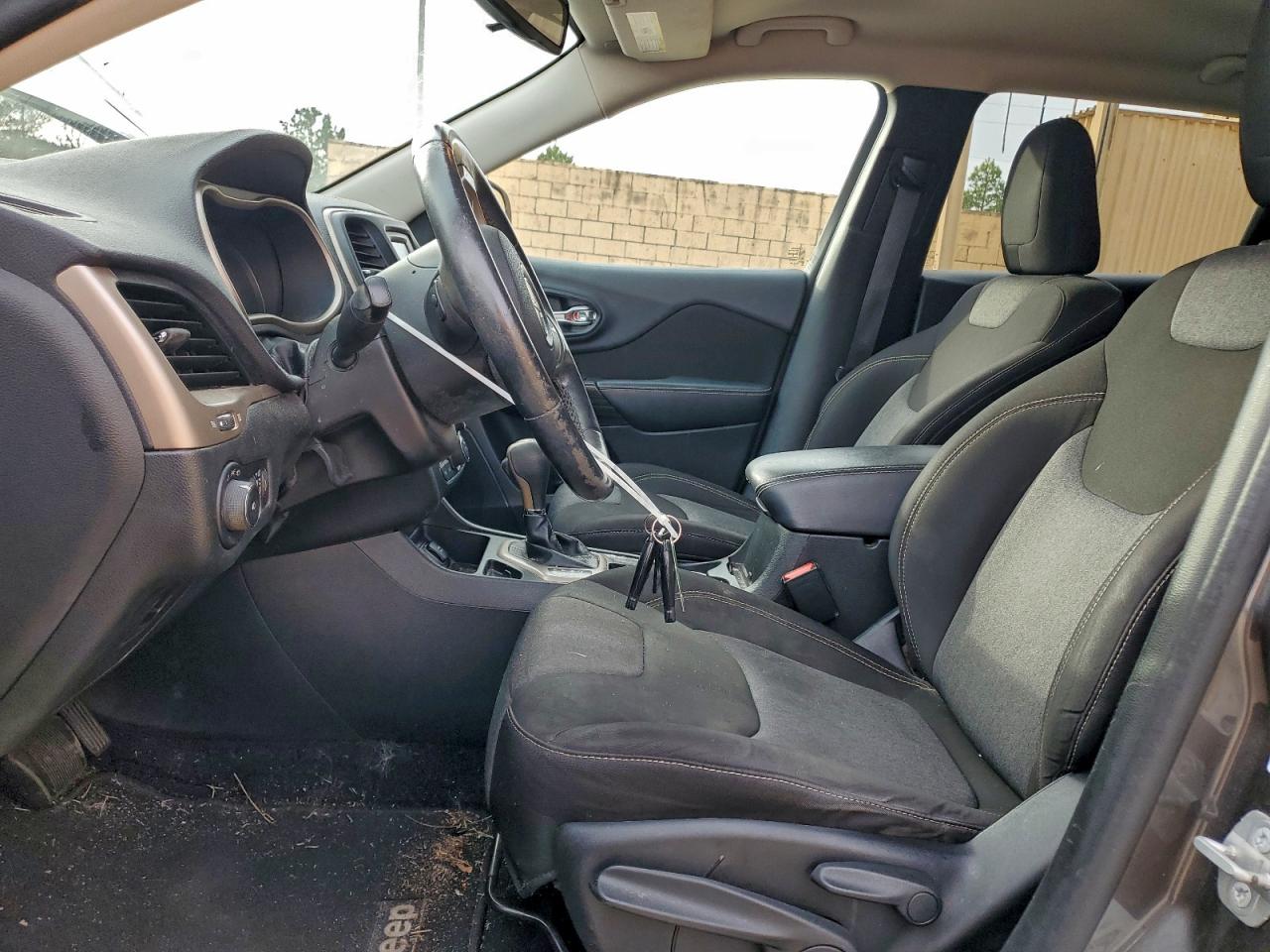 Jeep Grand Cherokee Latitude Image 7