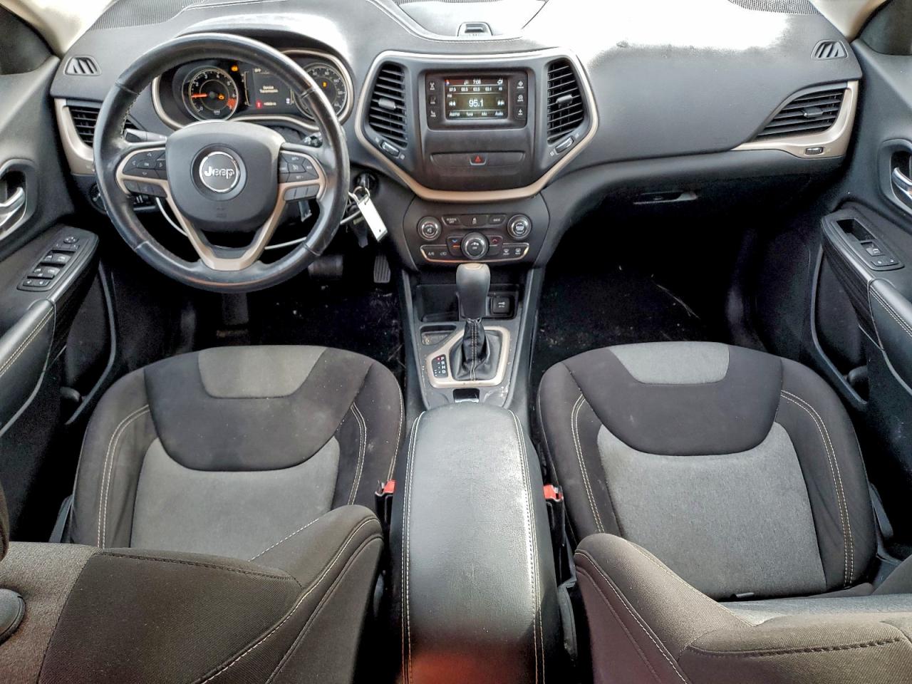 Jeep Grand Cherokee Latitude Image 9