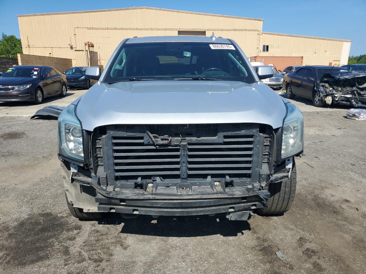 GMC Yukon Denali Image 14