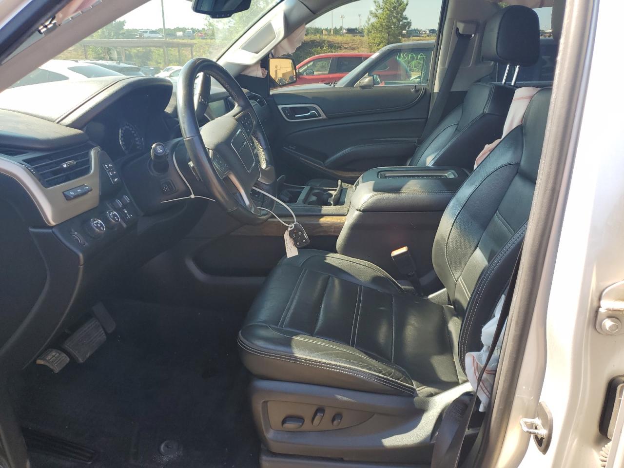 GMC Yukon Denali Image 3