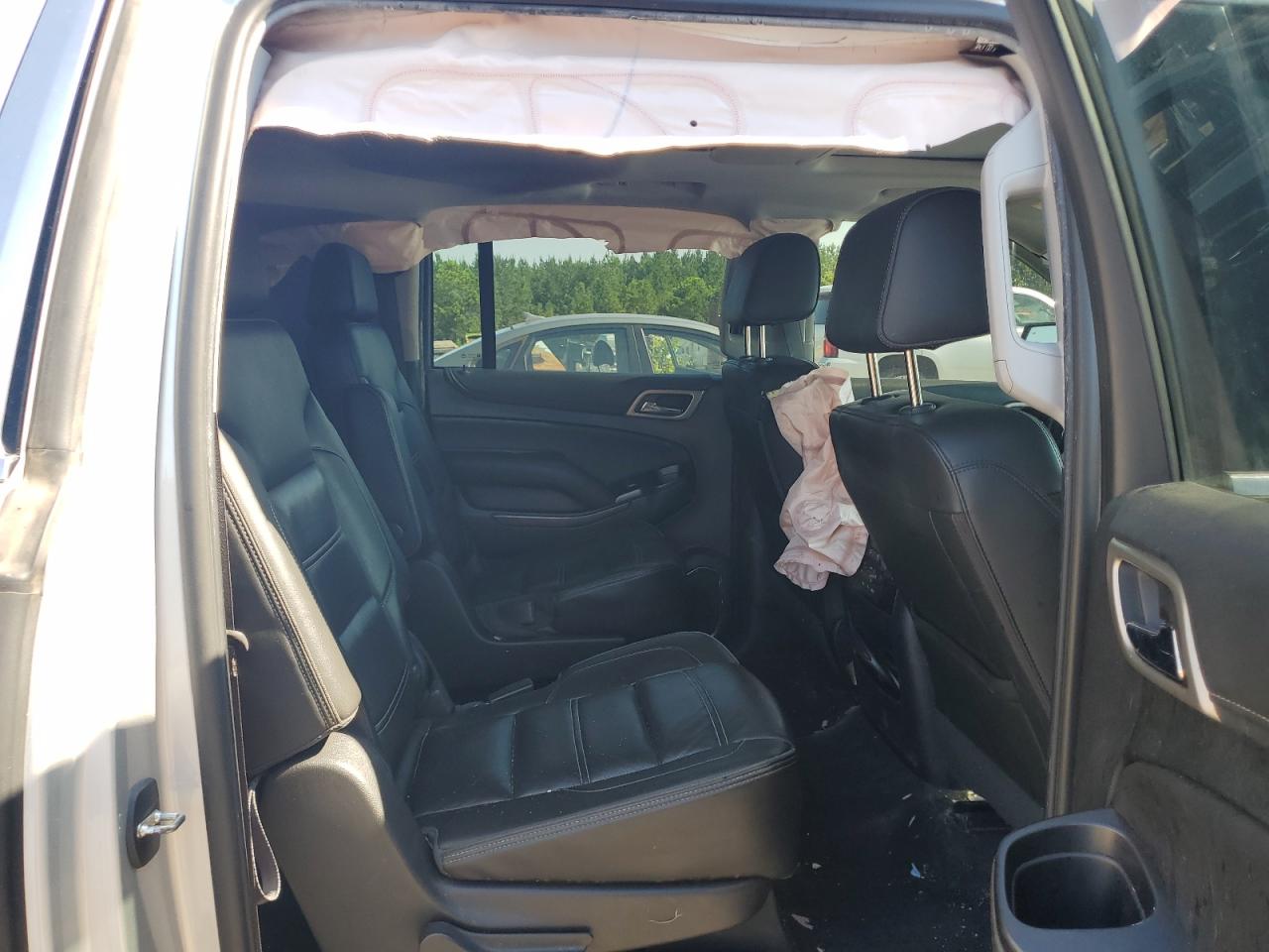 GMC Yukon Denali Image 9