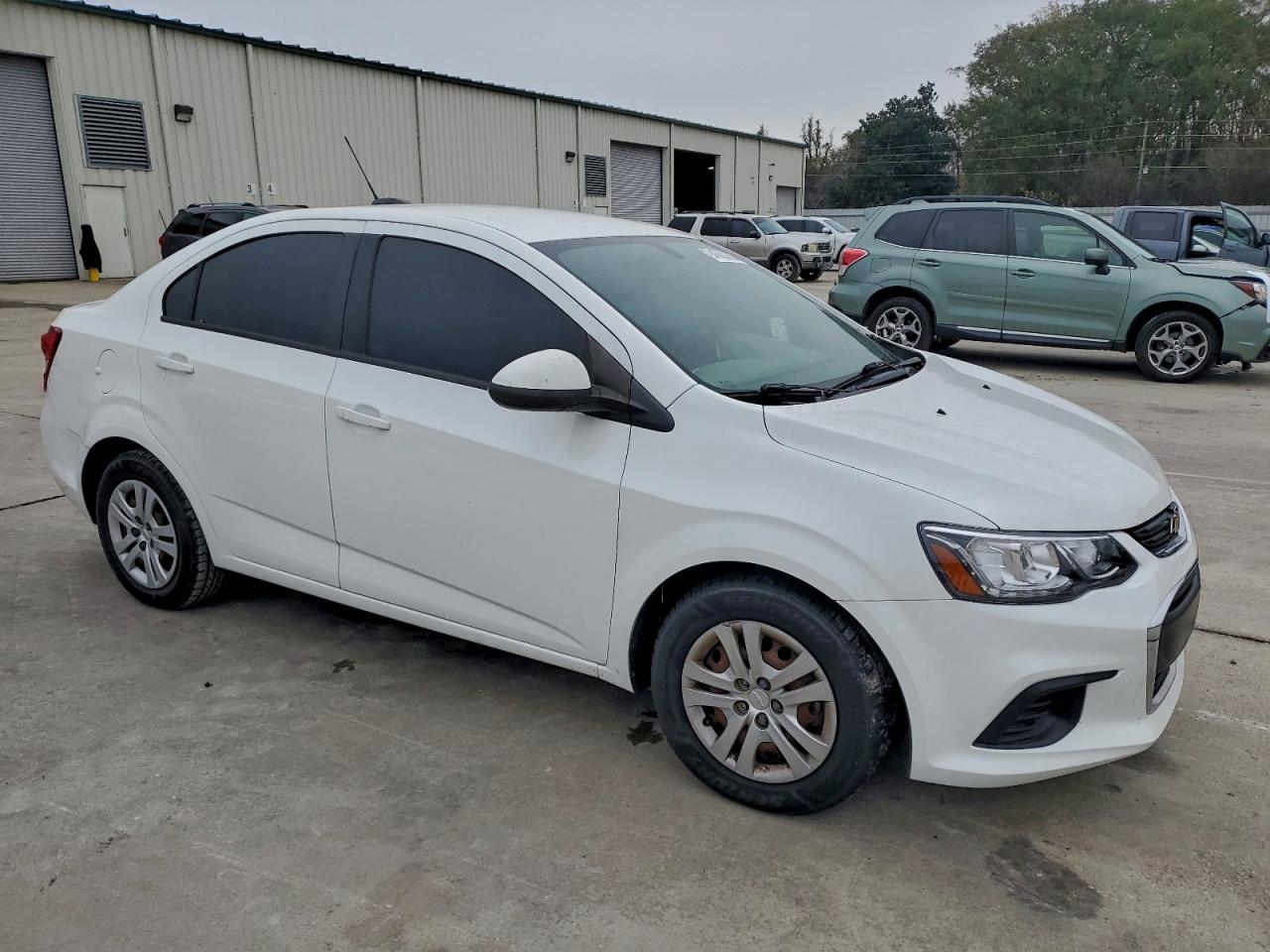 Chevrolet Sonic Ls Image 4