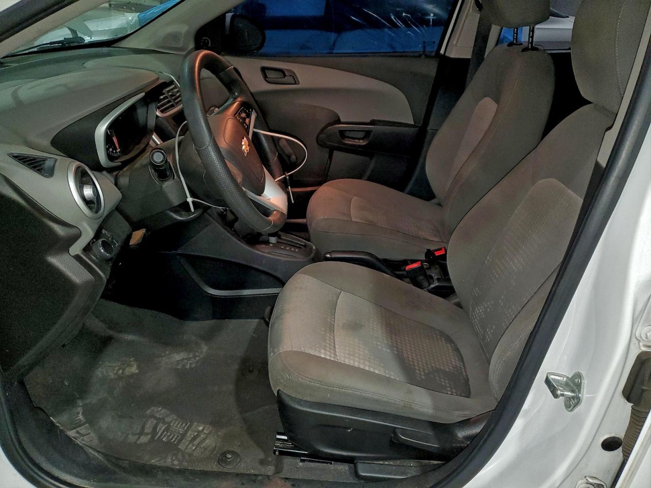 Chevrolet Sonic Ls Image 11