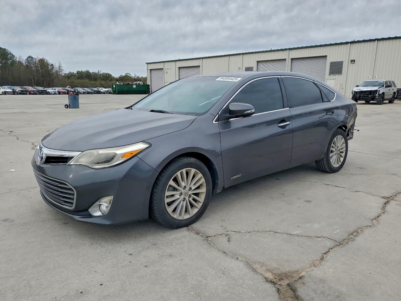 Toyota Avalon Hybrid Image 1