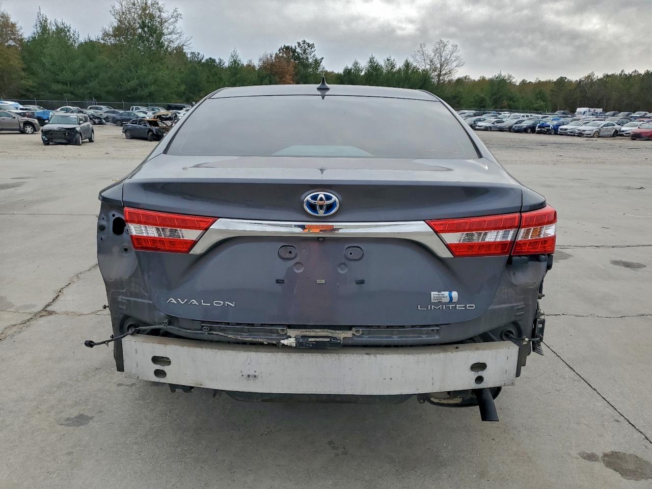 Toyota Avalon Hybrid Image 4
