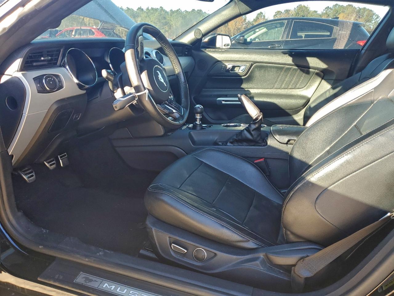 Ford Mustang Image 3