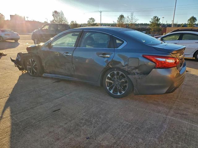 Nissan Altima 2.5 Image 2