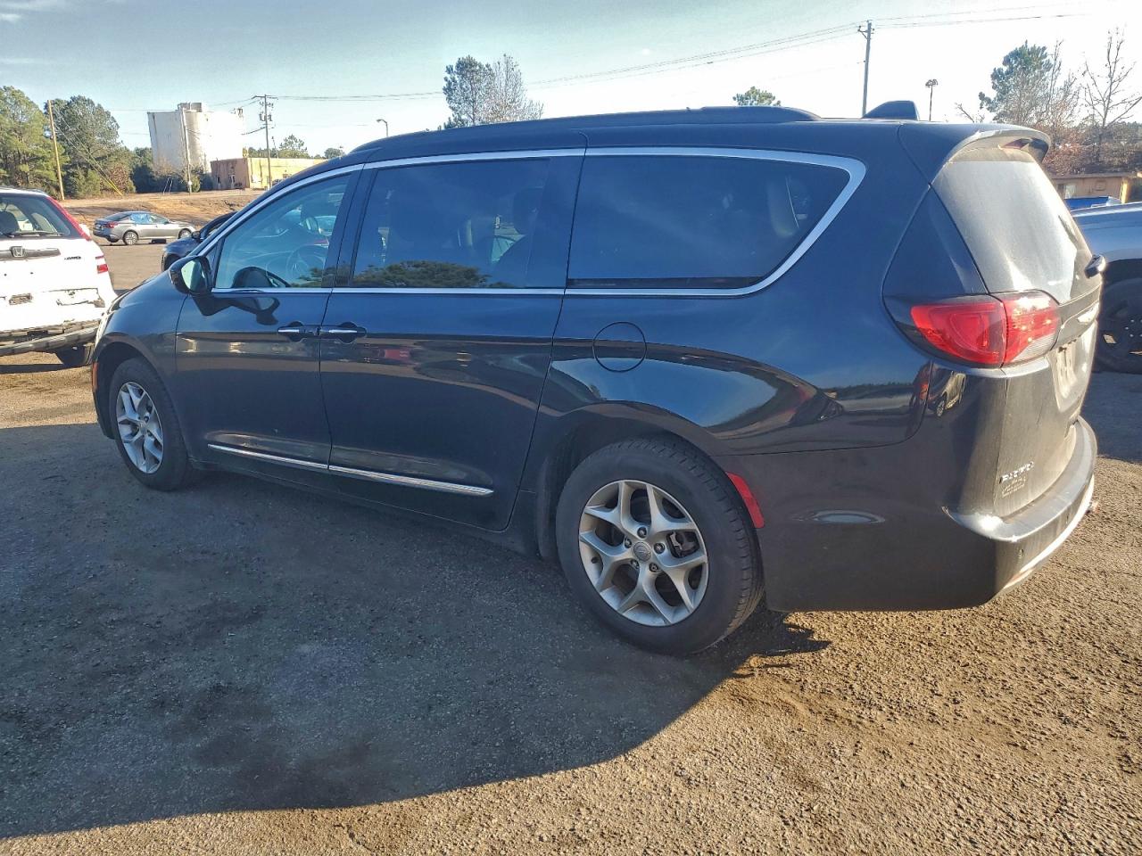 Chrysler Pacifica Touring L Image 11
