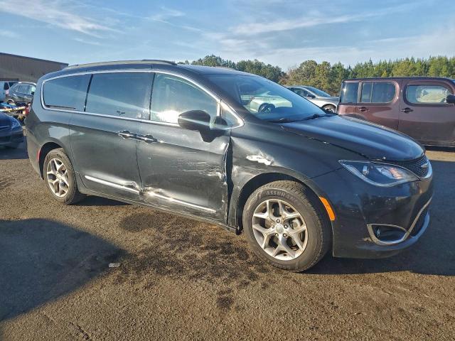 Chrysler Pacifica Touring L Image 4