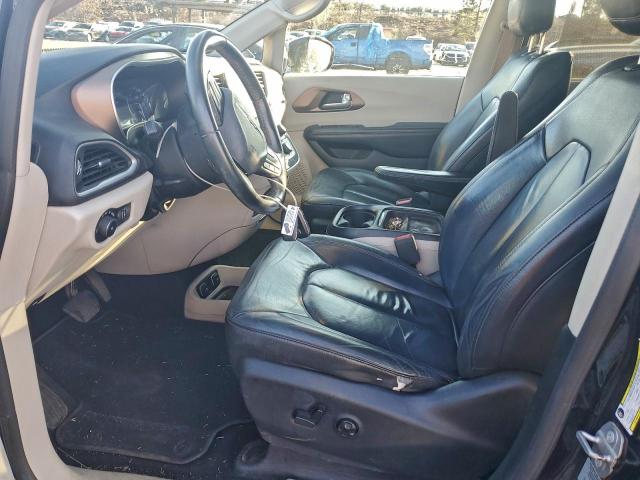 Chrysler Pacifica Touring L Image 10