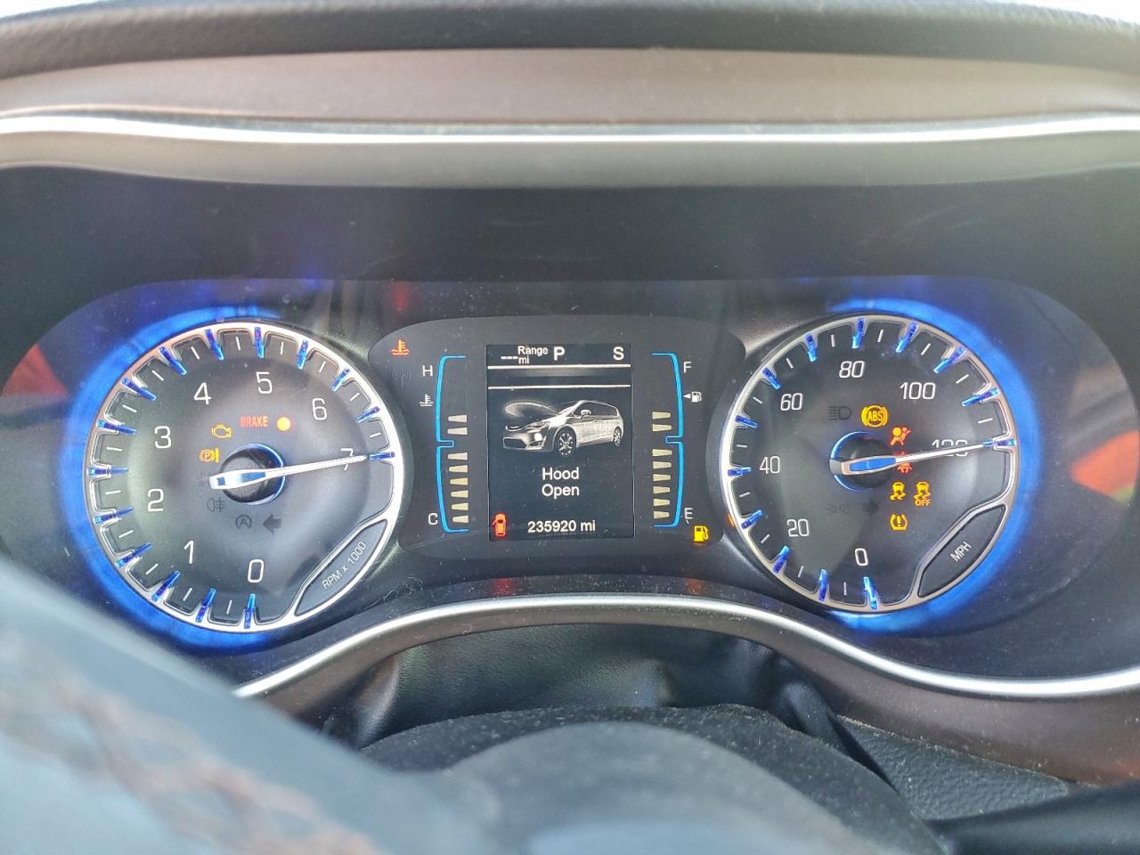 Chrysler Pacifica Touring L Image 12