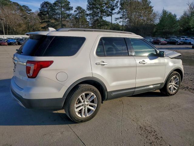 Ford Explorer Xlt Image 12
