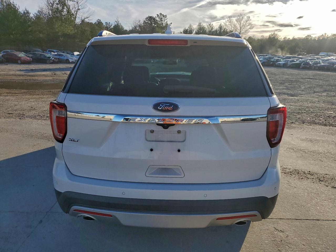 Ford Explorer Xlt Image 10