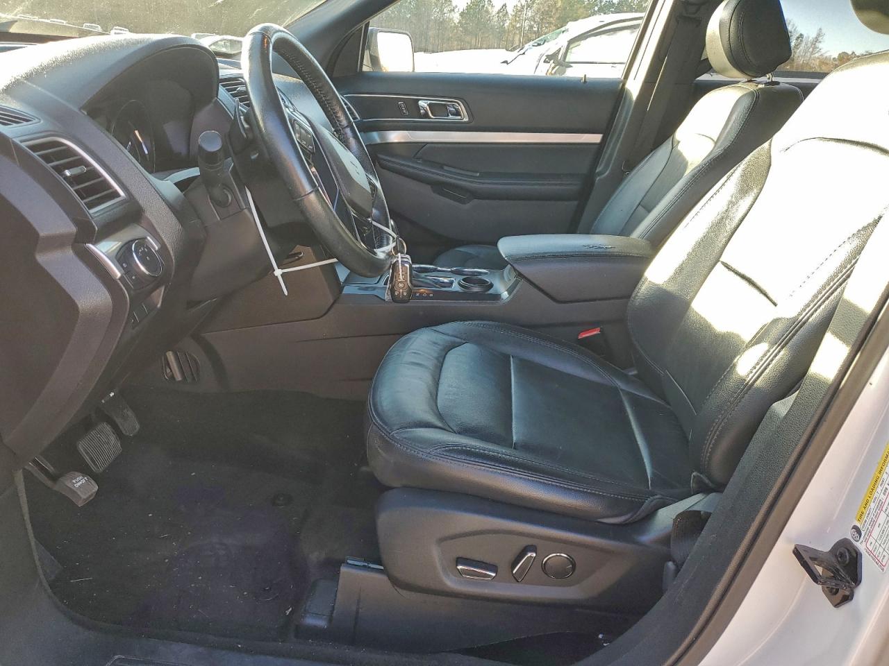 Ford Explorer Xlt Image 6