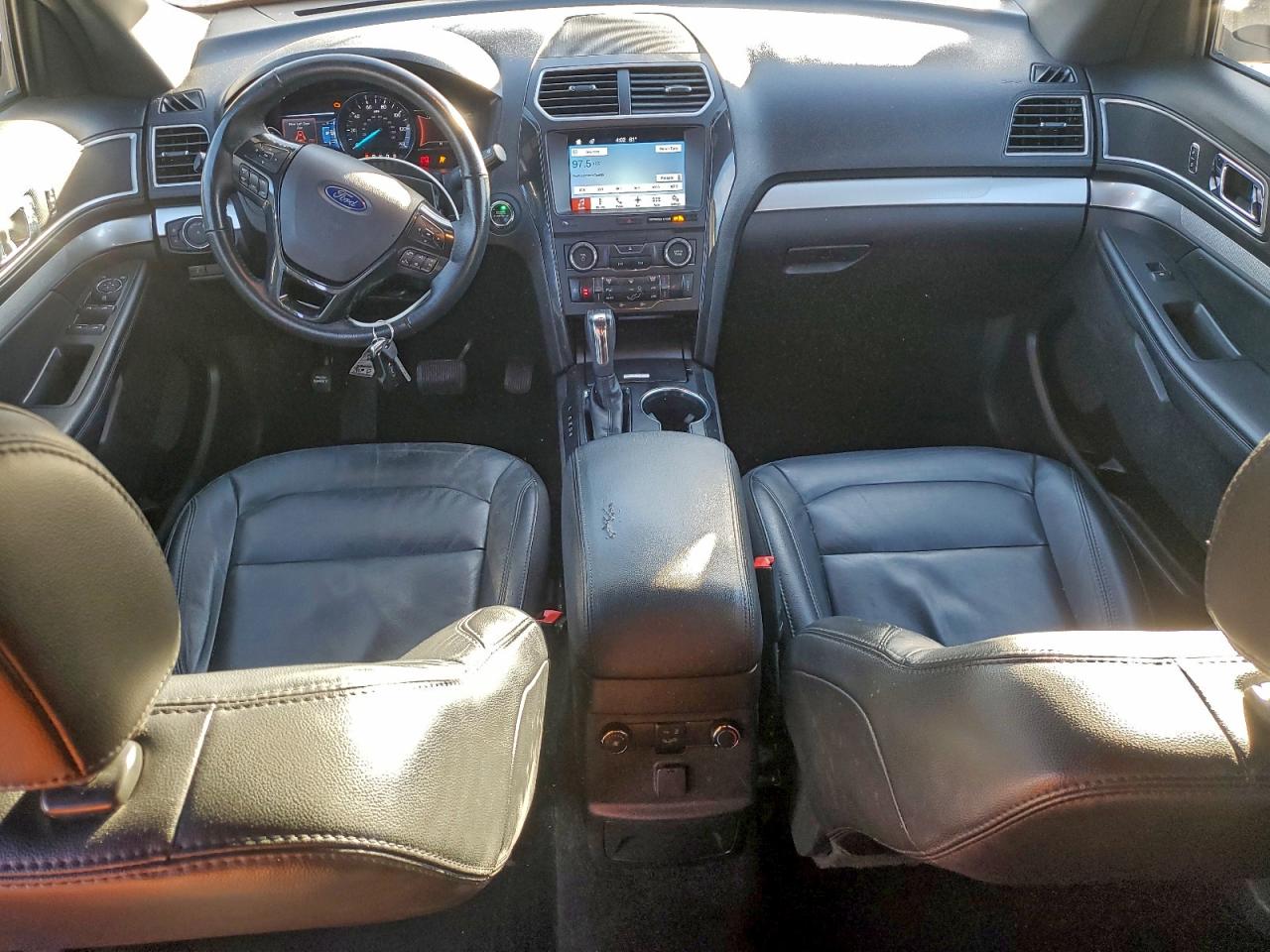 Ford Explorer Xlt Image 4