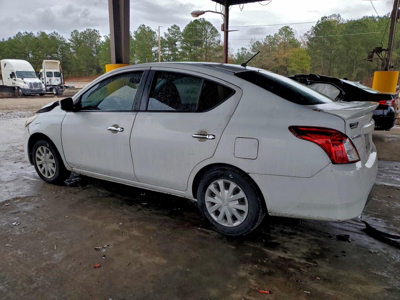 Nissan Versa S Image 4