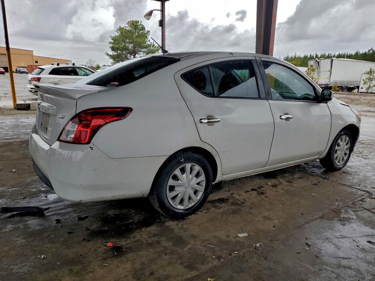 Nissan Versa S Image 2