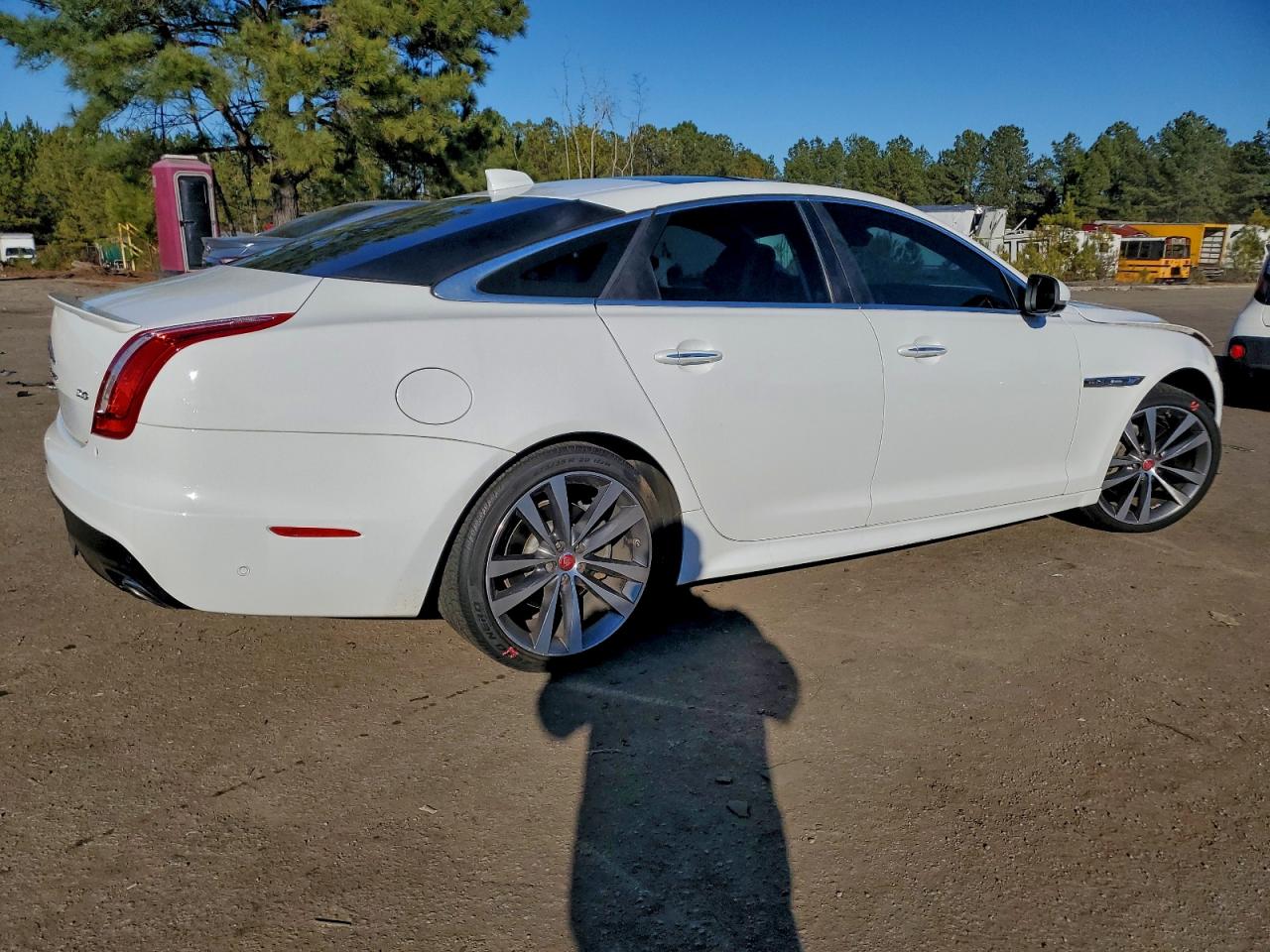 Jaguar XJ R - Sport Image 12