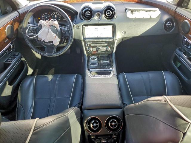 Jaguar XJ R - Sport Image 3