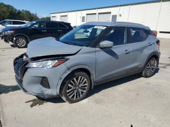  Salvage Nissan Kicks