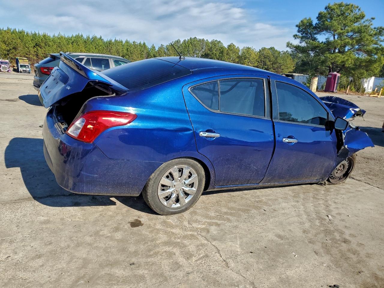 Nissan Versa S Image 3