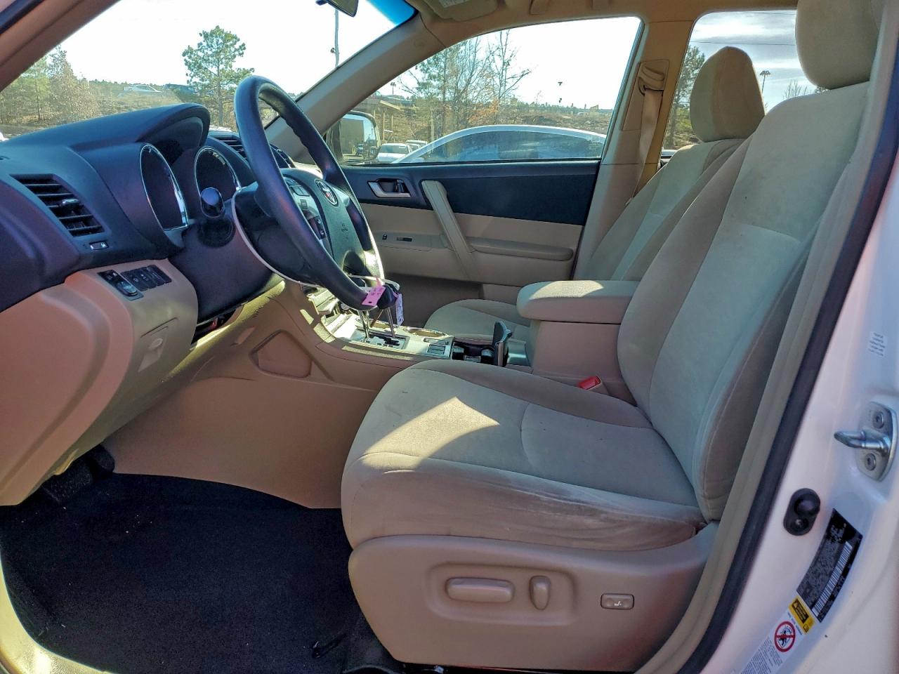 Toyota Highlander Base Image 2