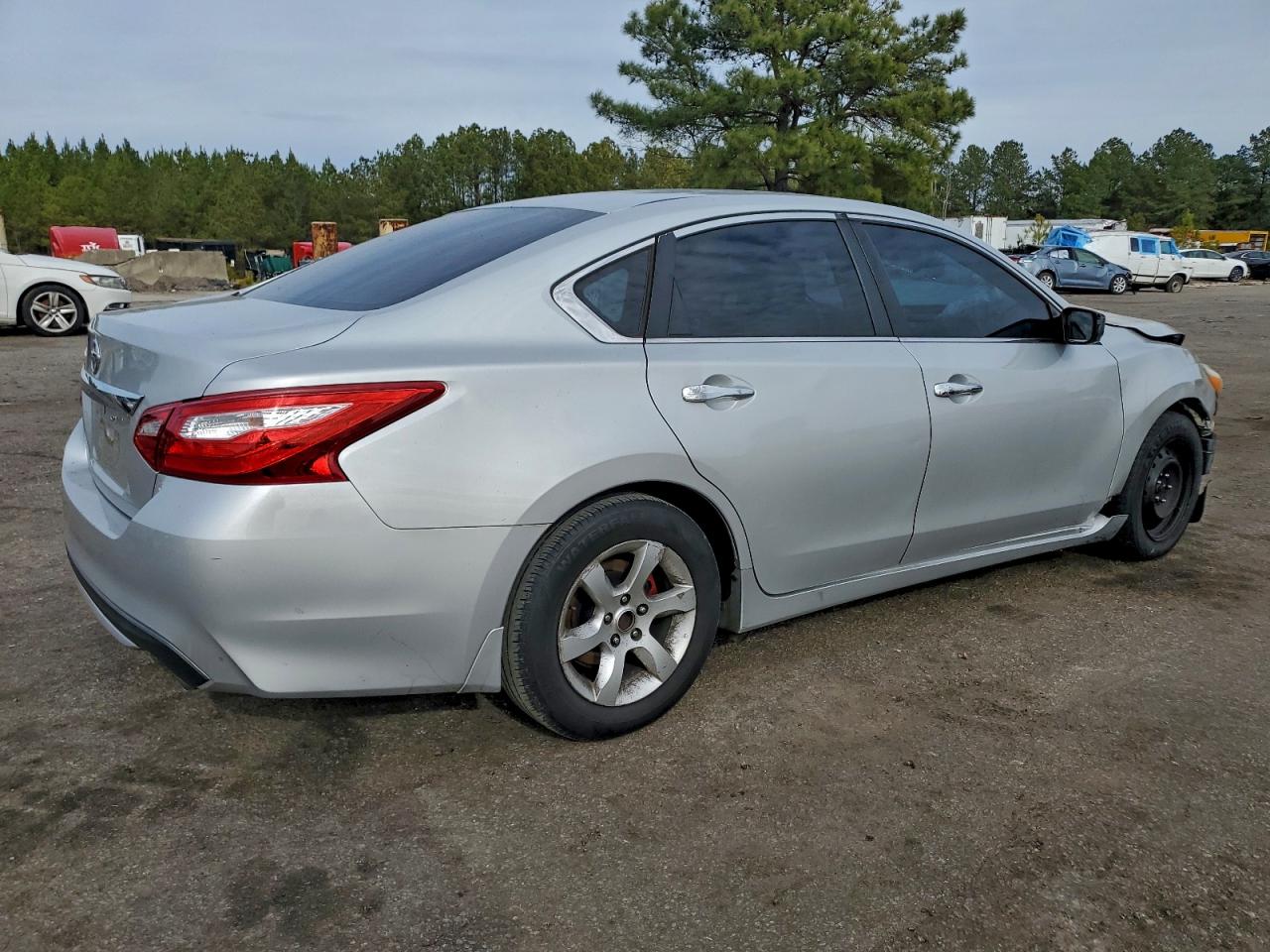 Nissan Altima 2.5 Image 11