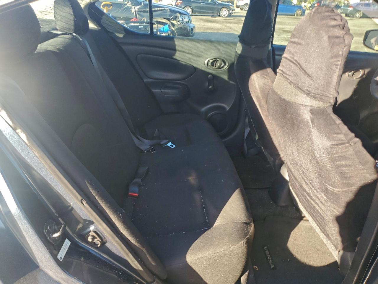 Nissan Versa S Image 4